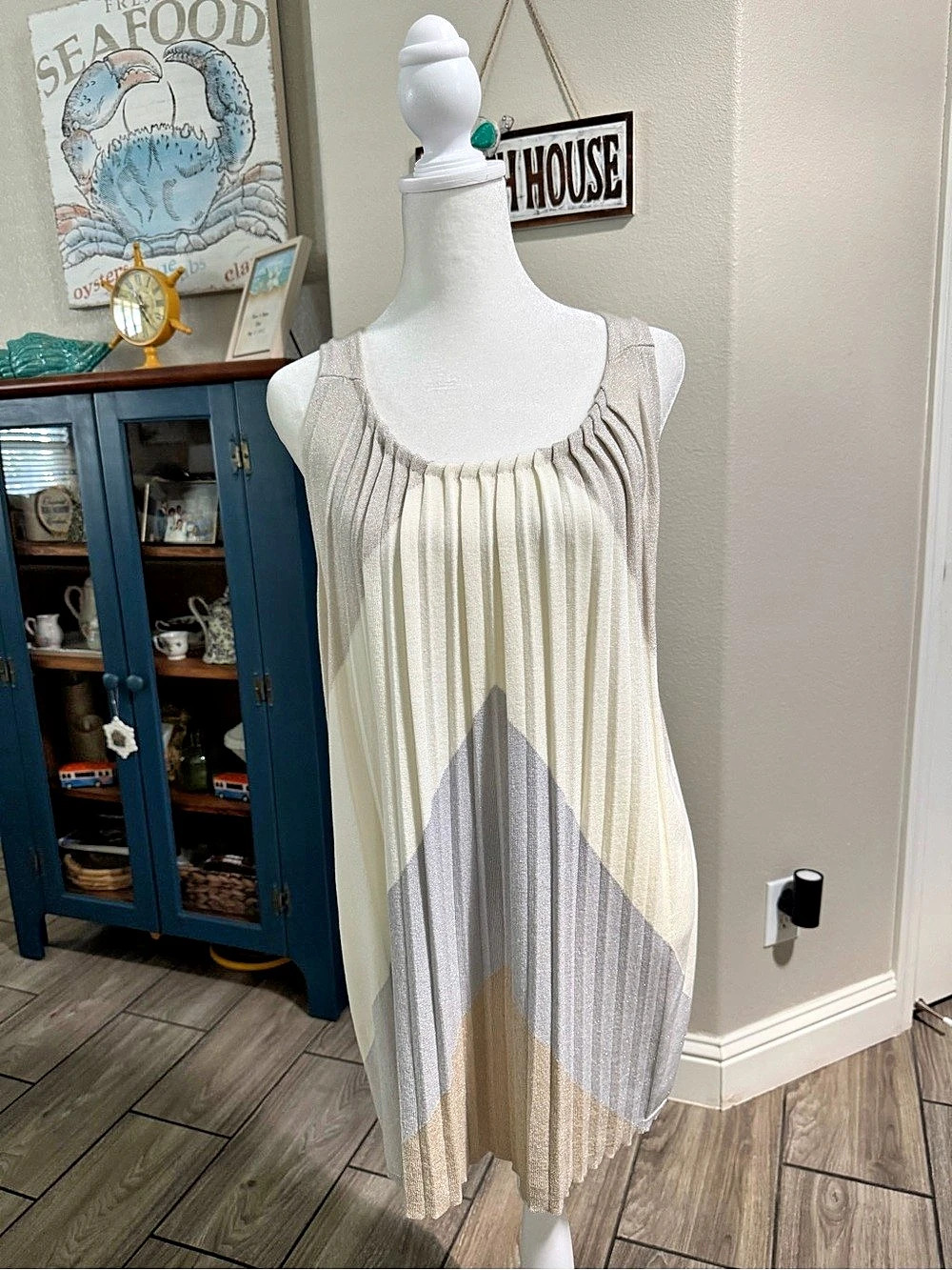 NWT! White House Black Market Sleeveless Pleated Color Block Tunic Color Block T